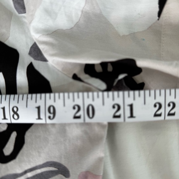 Aritzia The Group Babaton Abstract Leaf Print Button-Up short sleeve Shirt Small - Picture 5 of 6